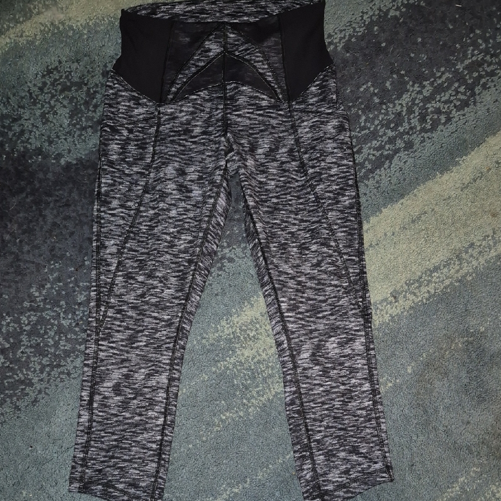 lululemon athletica EXQUISITE CROPS Size 6(no Dot)